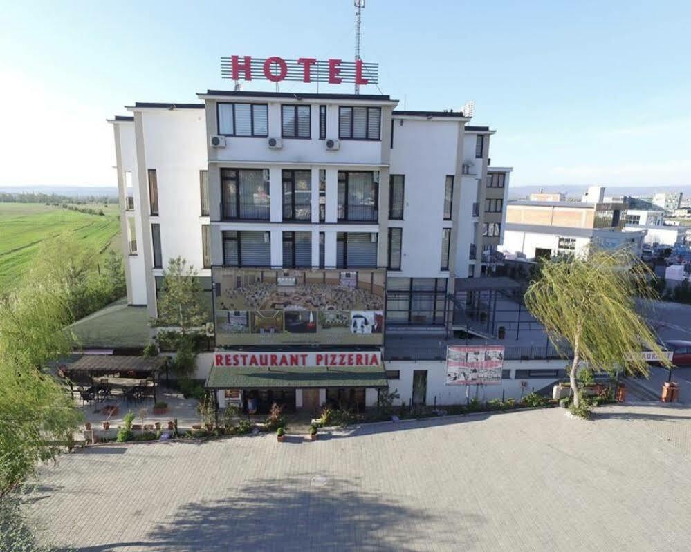 Hotel Ok Призрен Екстериор снимка